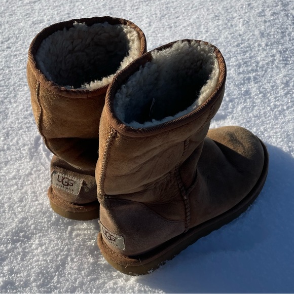 3 for $15 UGG Authentic Classic Size 6 - Picture 2 of 7